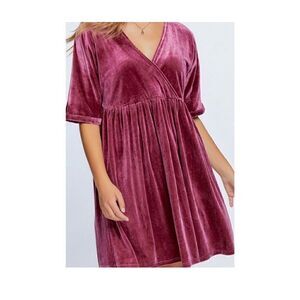 NEW Davi & Dani Rose Velvet V Neck Dress NWT
